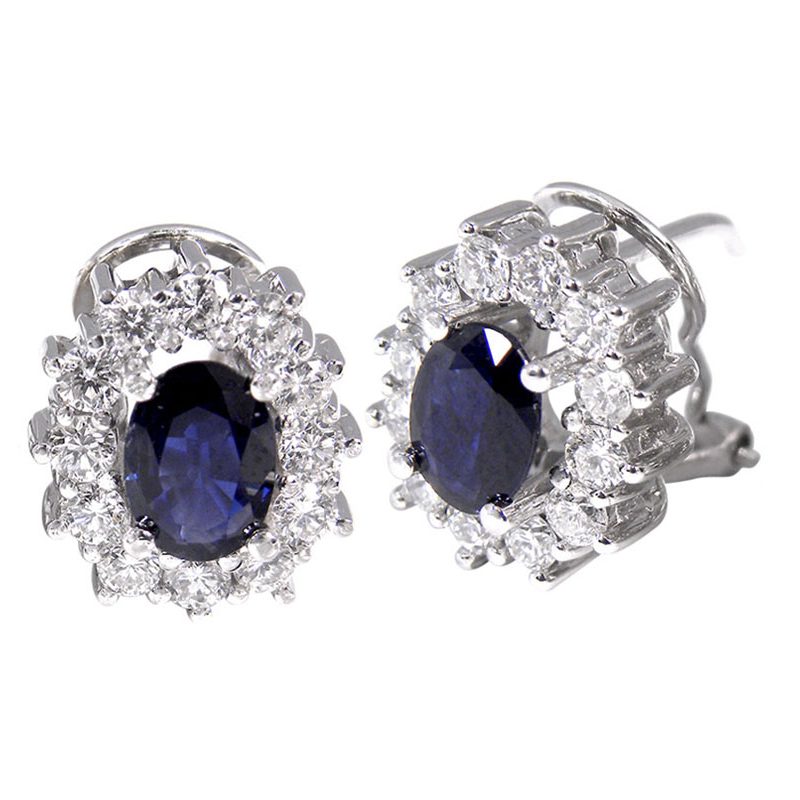 Pendientes en oro blanco con zafiro azul y orla de 24 diamantes