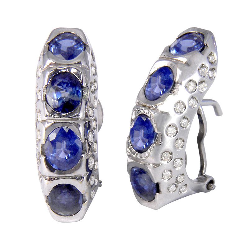 Pendientes en oro blanco con 8 zafiros azul royal y 64 diamantes