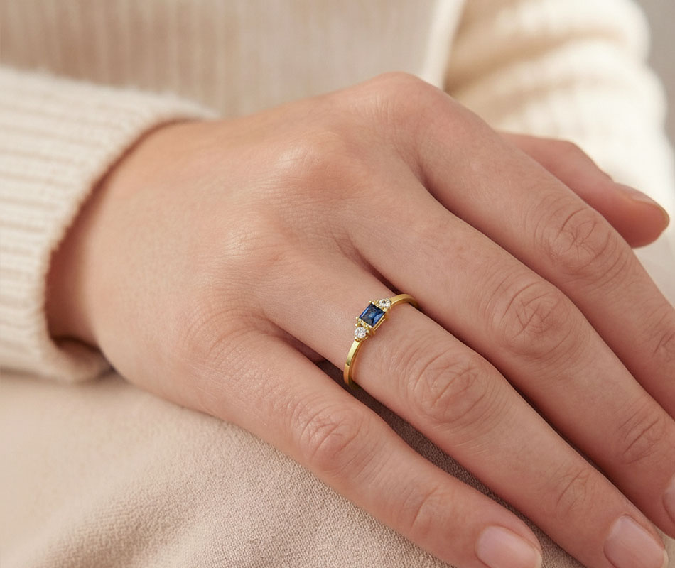 Anillo Always de oro amarillo de 18K con gema azul royal - Imagen 2