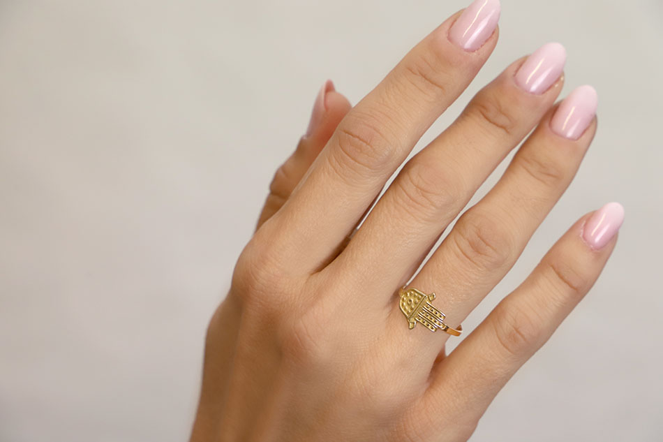 Anillo de oro amarillo de 18K con motivo mano de Fátima - Imagen 2