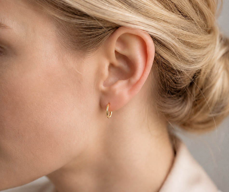 Pendientes modelo aro media caña en oro amarillo de 18K - Imagen 3