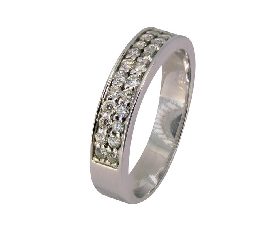 Media Alianza de oro blanco de 18K con 28 diamantes